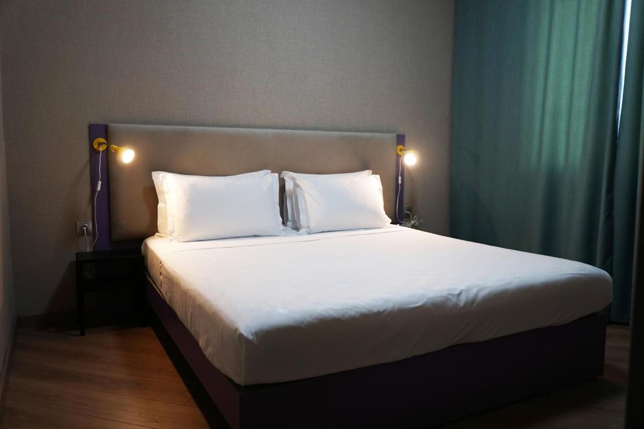 City Hotel Tsjimkent Eksteriør bilde