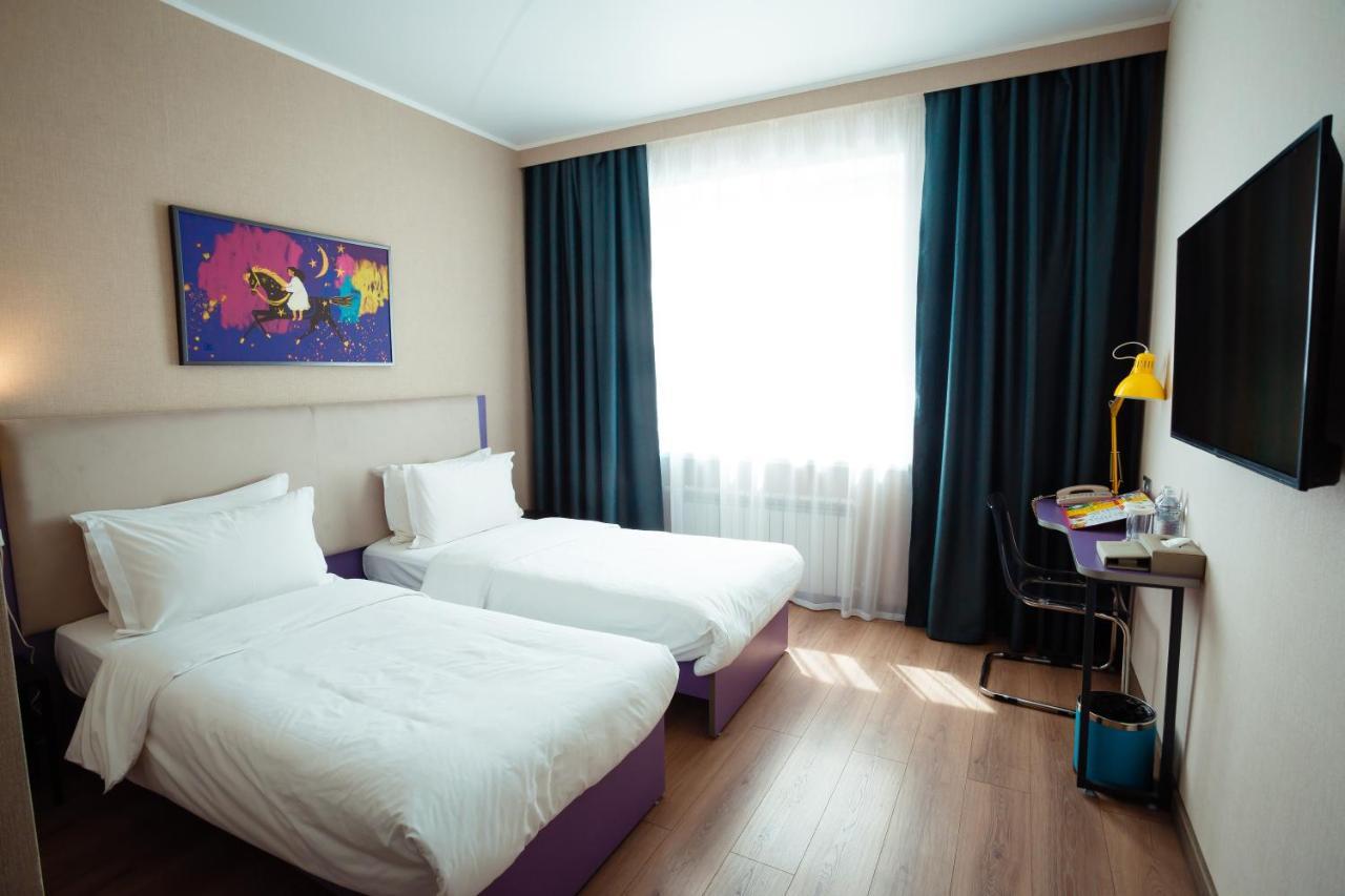 City Hotel Tsjimkent Eksteriør bilde