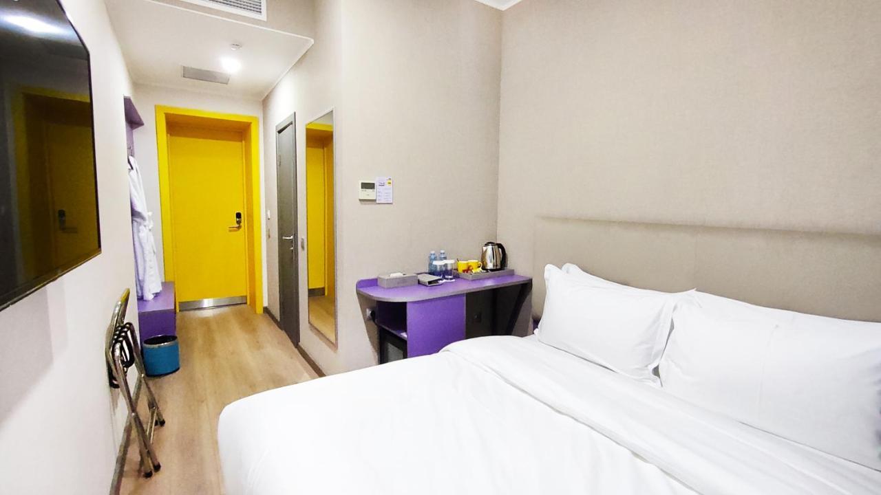 City Hotel Tsjimkent Eksteriør bilde