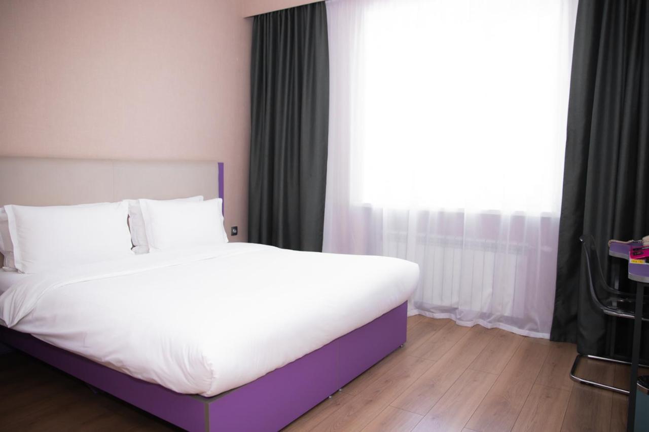 City Hotel Tsjimkent Eksteriør bilde
